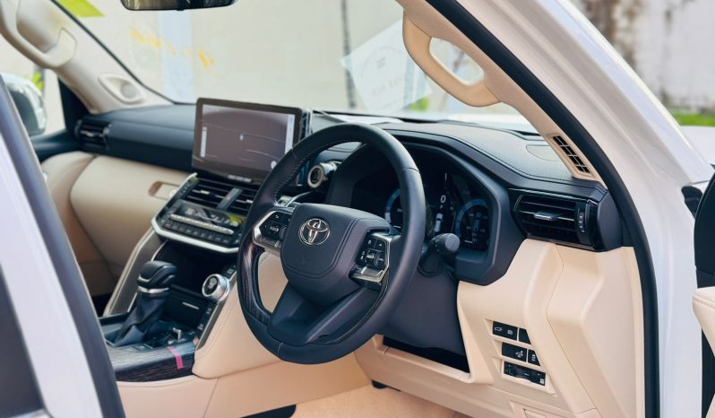 
								Toyota Land Cruiser full									